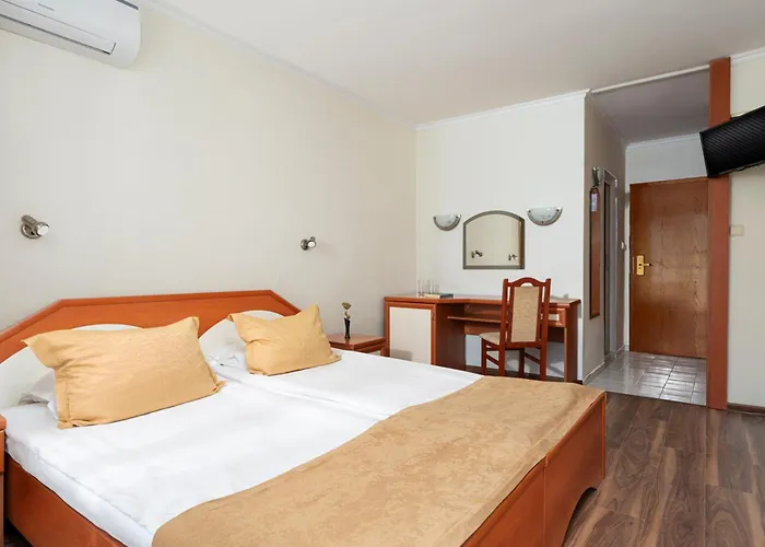 Sunny Beach Cheap Hotels near Parco South Pointe